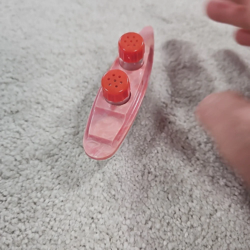 Vintage‎ Plastic Yacht Ship Holding Set Of Salt and Pepper Shakers Red/White